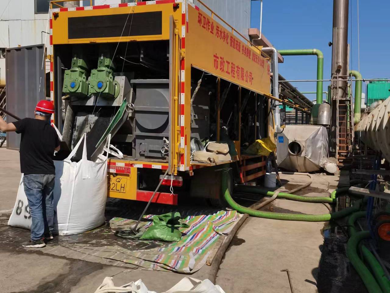 建瓯淤泥压干处理